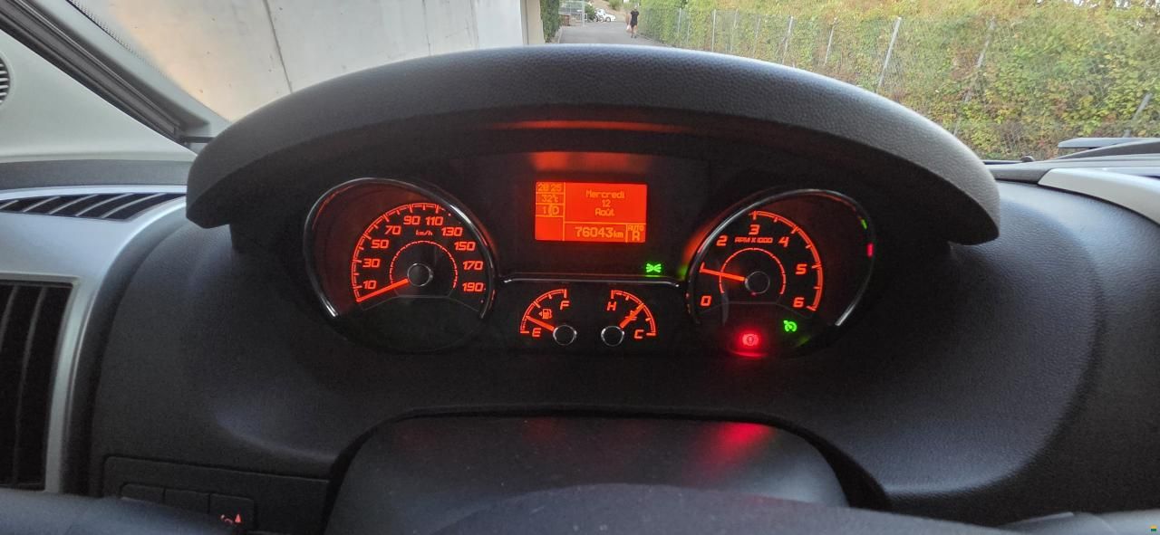 LMC Breezer V646