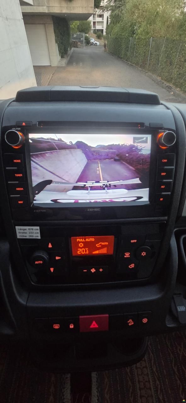LMC Breezer V646
