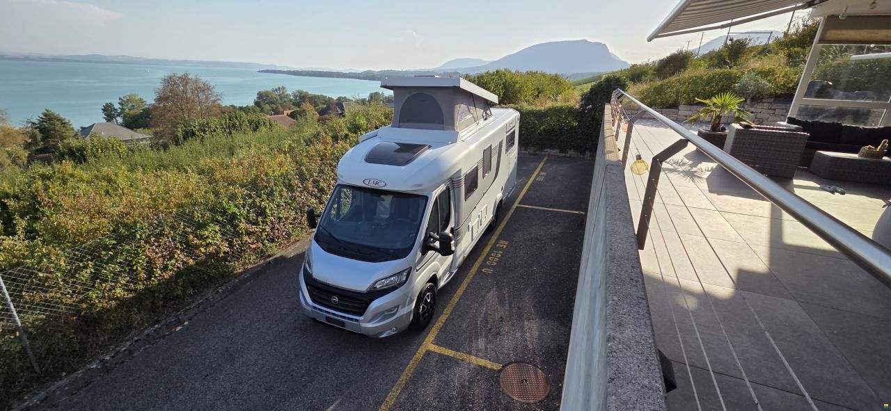 LMC Breezer V646