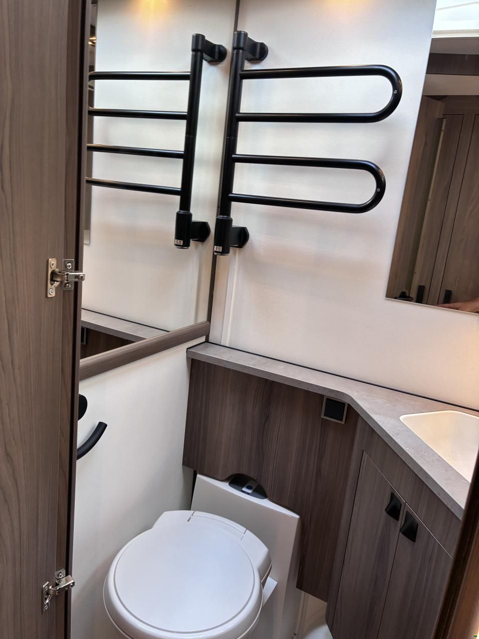 Kabe Royal 560 GLE 2,3m