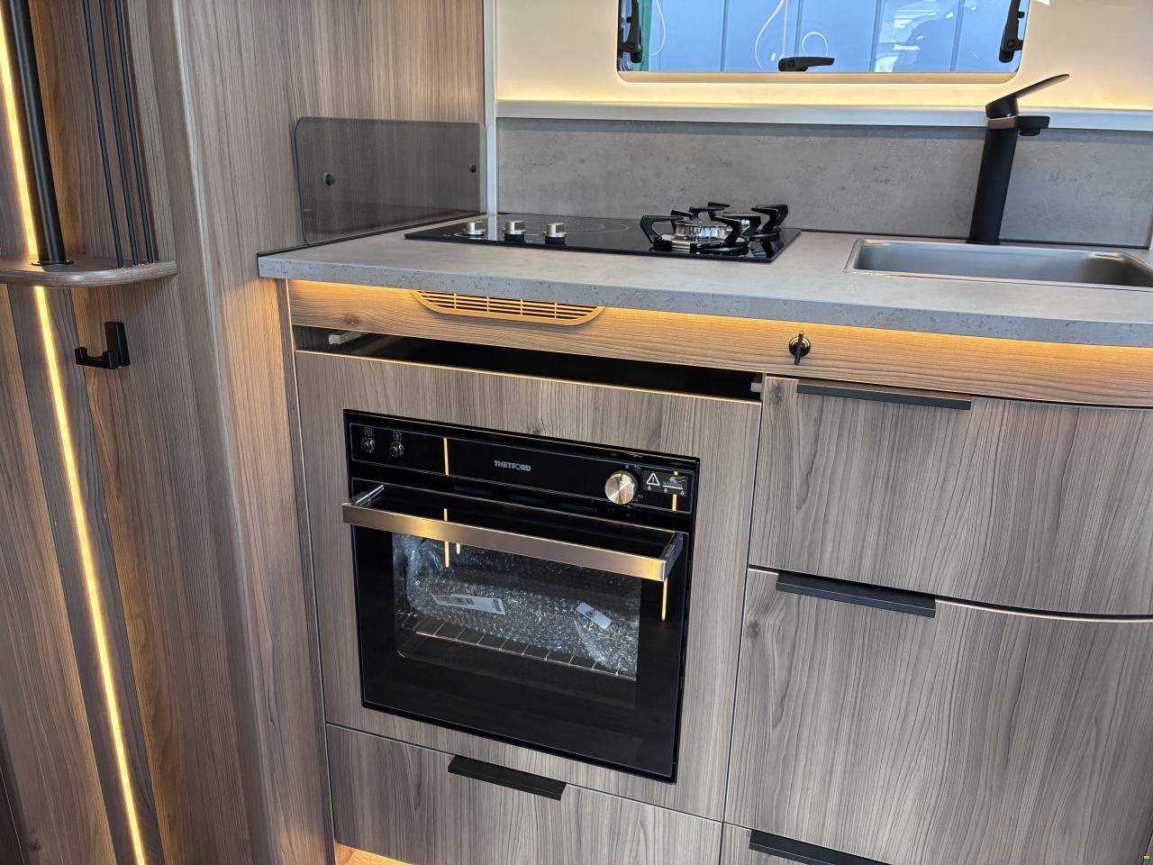 Kabe Royal 560 GLE 2,3m