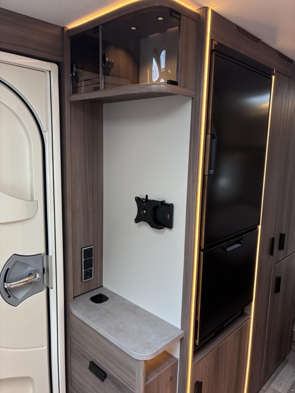Kabe Royal 560 GLE 2,3m