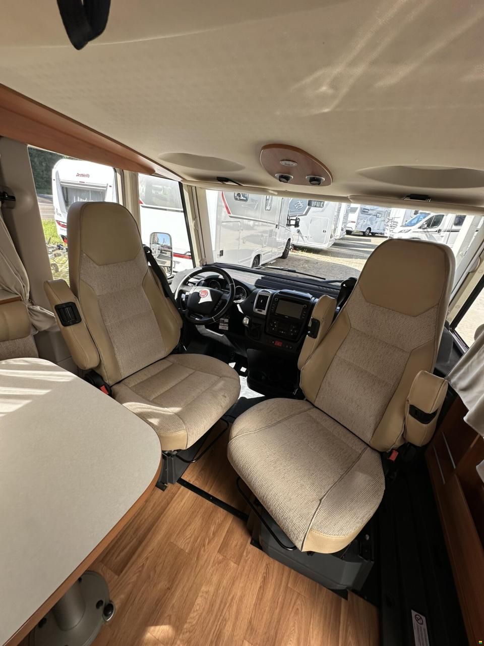 Hymer Exsis-i 588