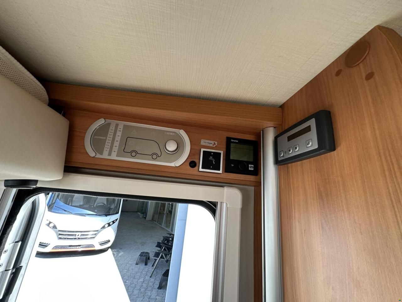 Hymer Exsis-i 588