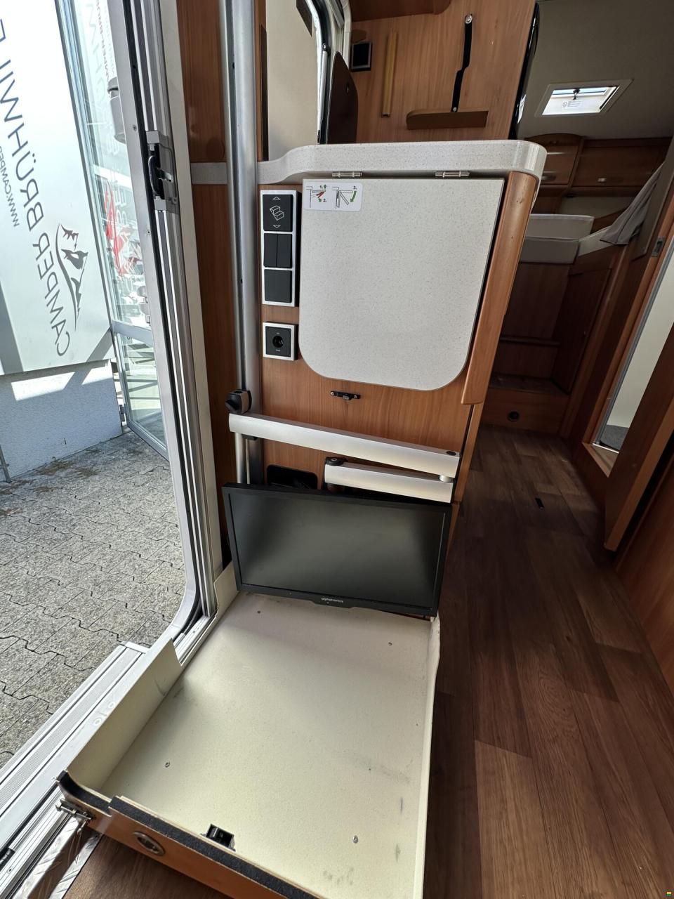 Hymer Exsis-i 588