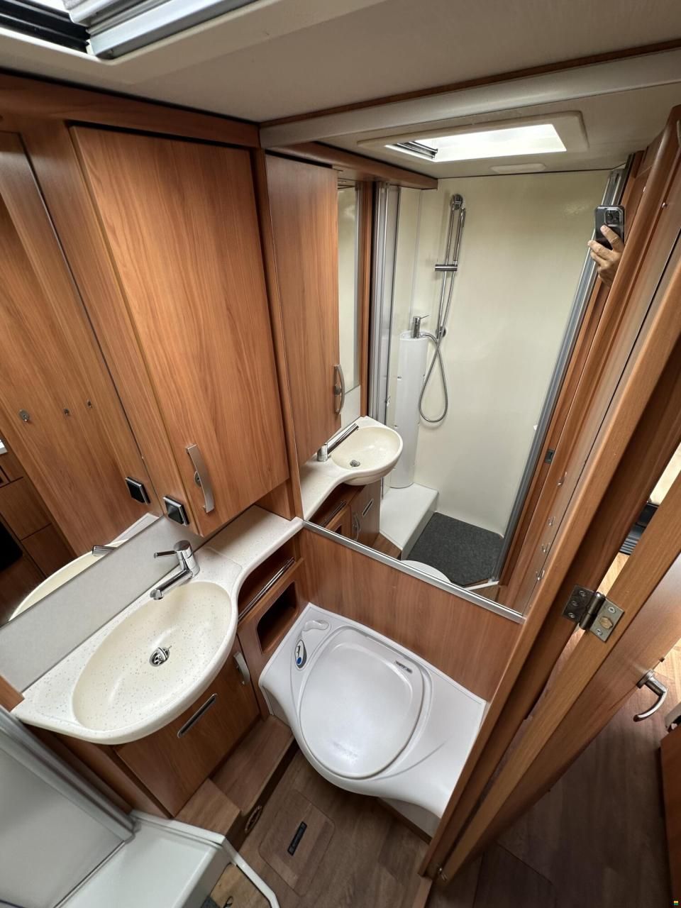 Hymer Exsis-i 588