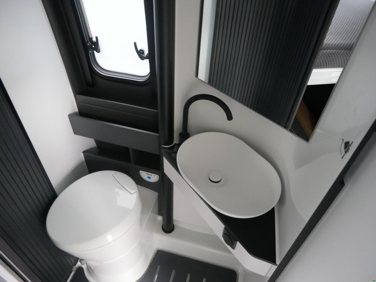 Adria Twin Supreme 640 SGX | 2027