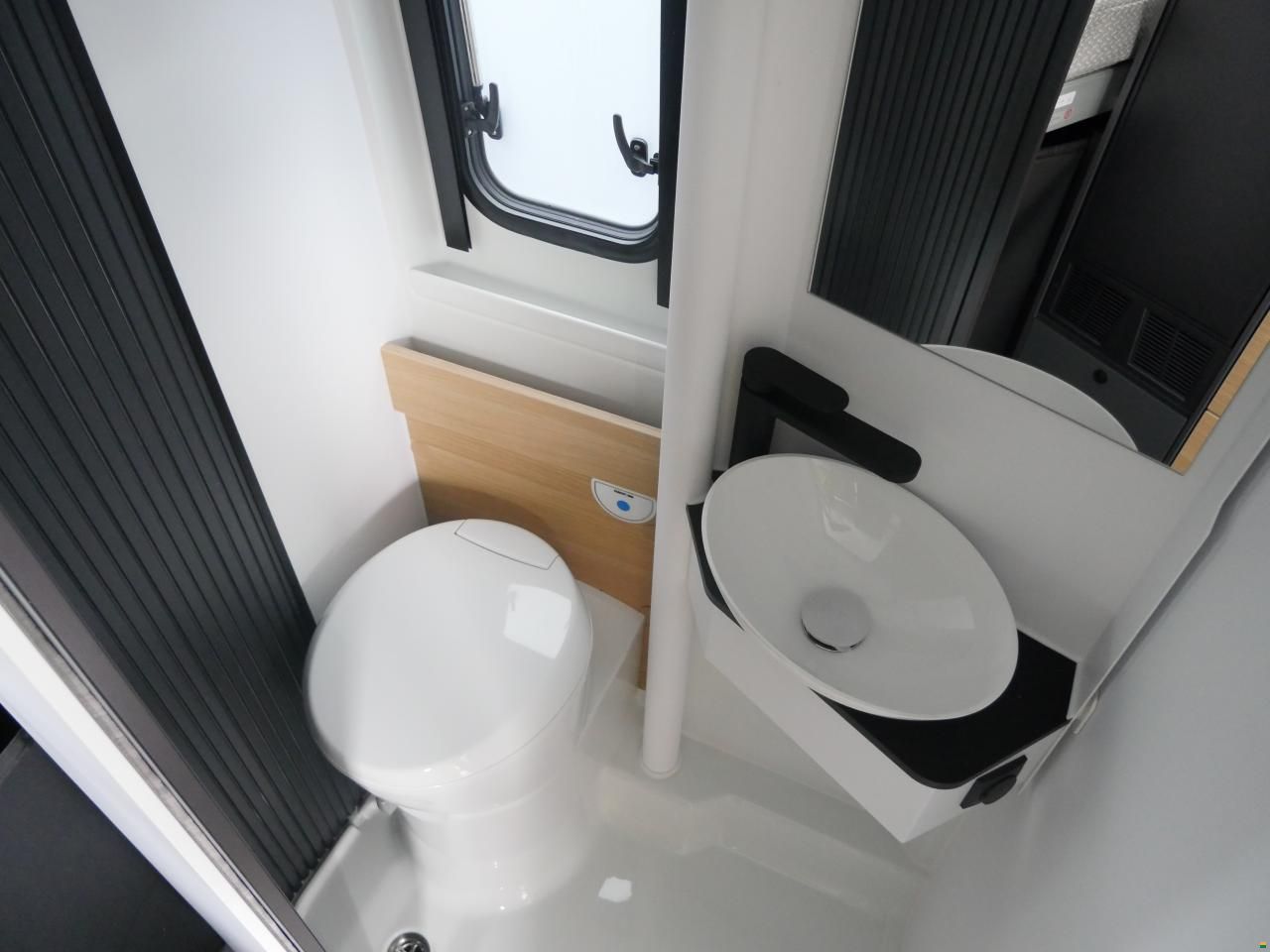 Adria Twin 640 SGX PotTop | 2027