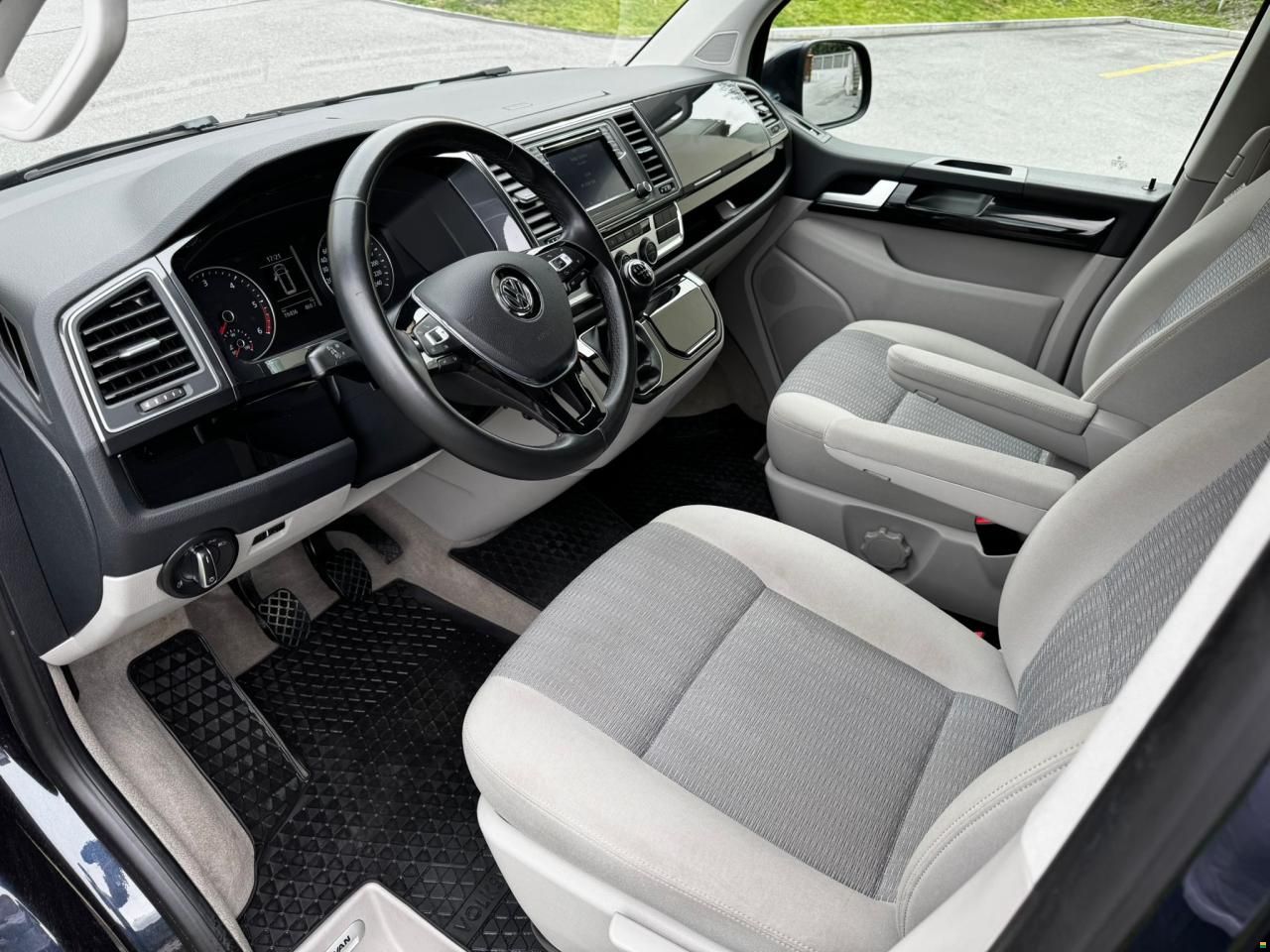 Volkswagen T6 Multivan 2.0 TDI Highline