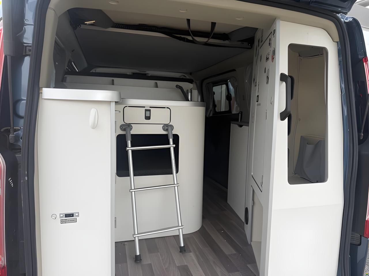 Ford Transit C Nugget 320L1