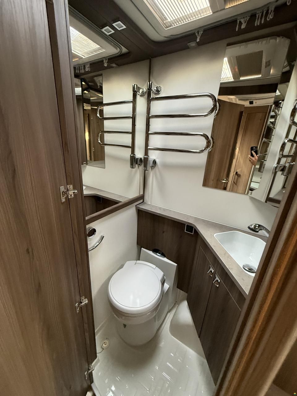 Kabe Royal GLE KS