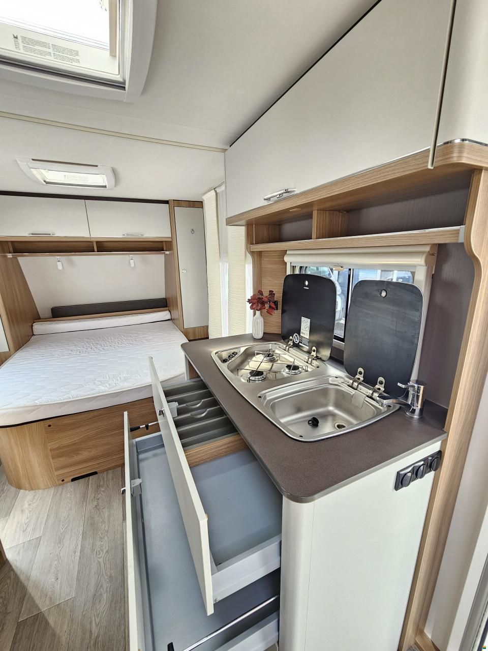Bürstner Premio 490TS mit Queensbett, Mover!