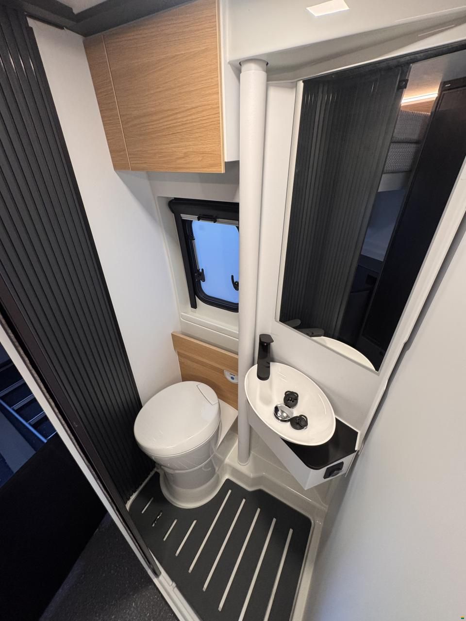 Adria Twin Select 640 SGX Swiss Edition