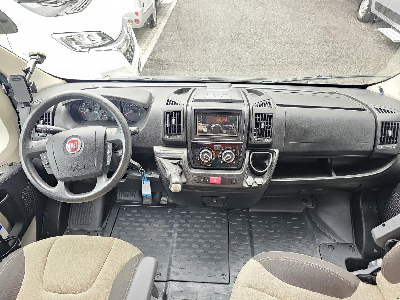Pössl R640 mit Einzelbett, Automat!