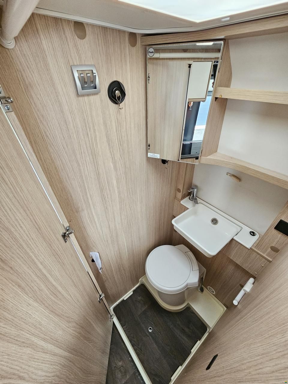Pössl R640 mit Einzelbett, Automat!