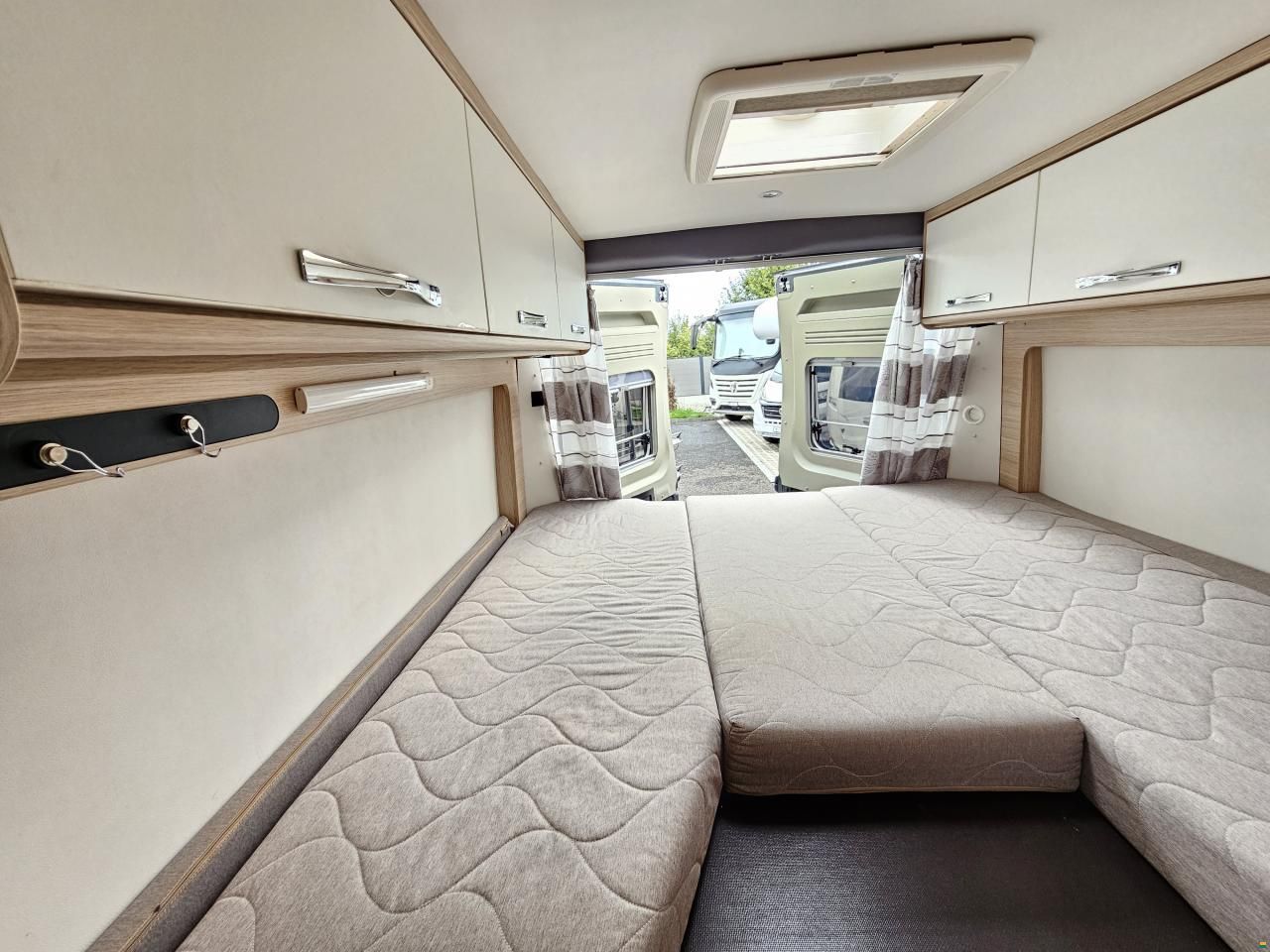 Pössl R640 mit Einzelbett, Automat!