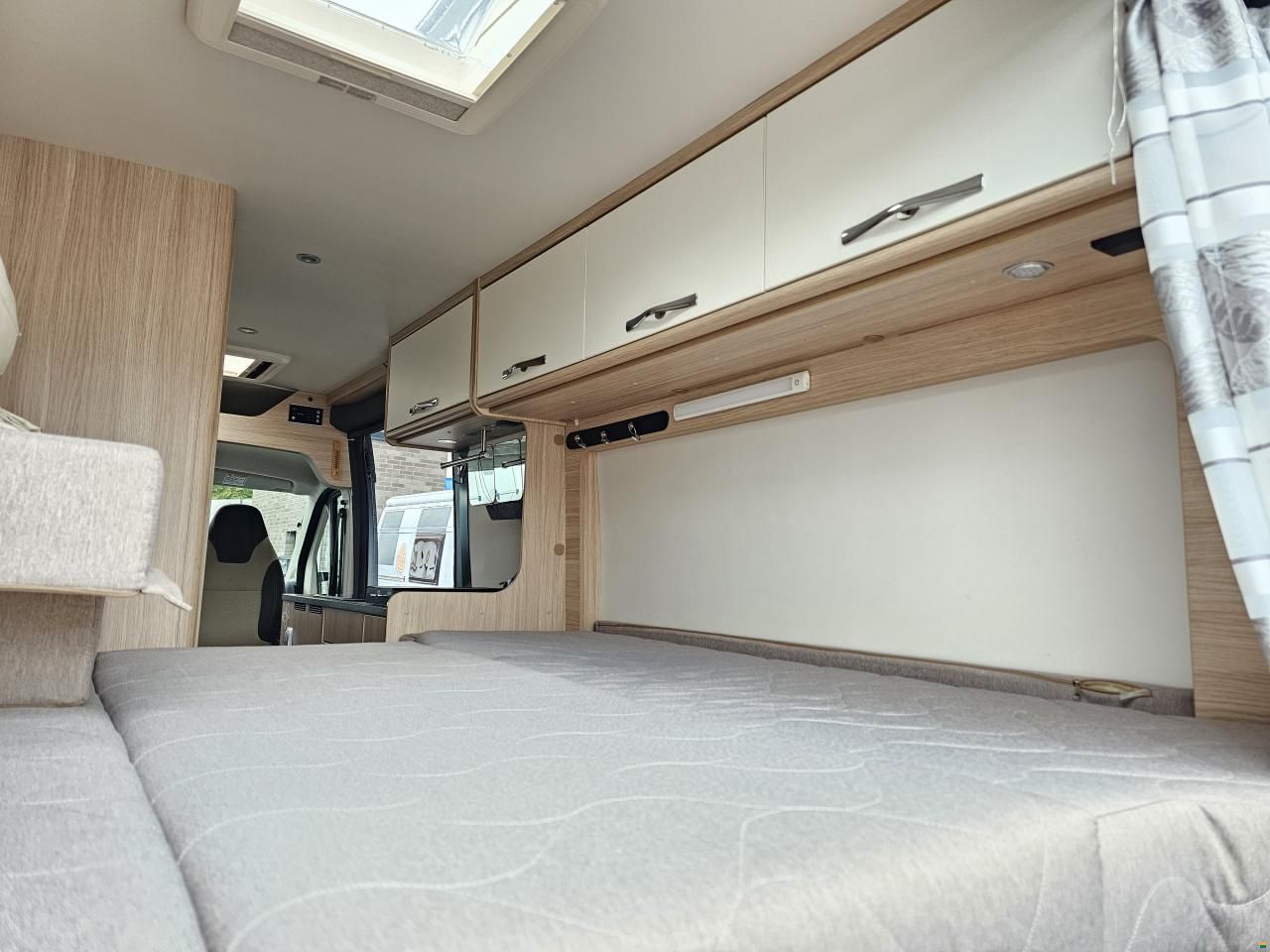 Pössl R640 mit Einzelbett, Automat!