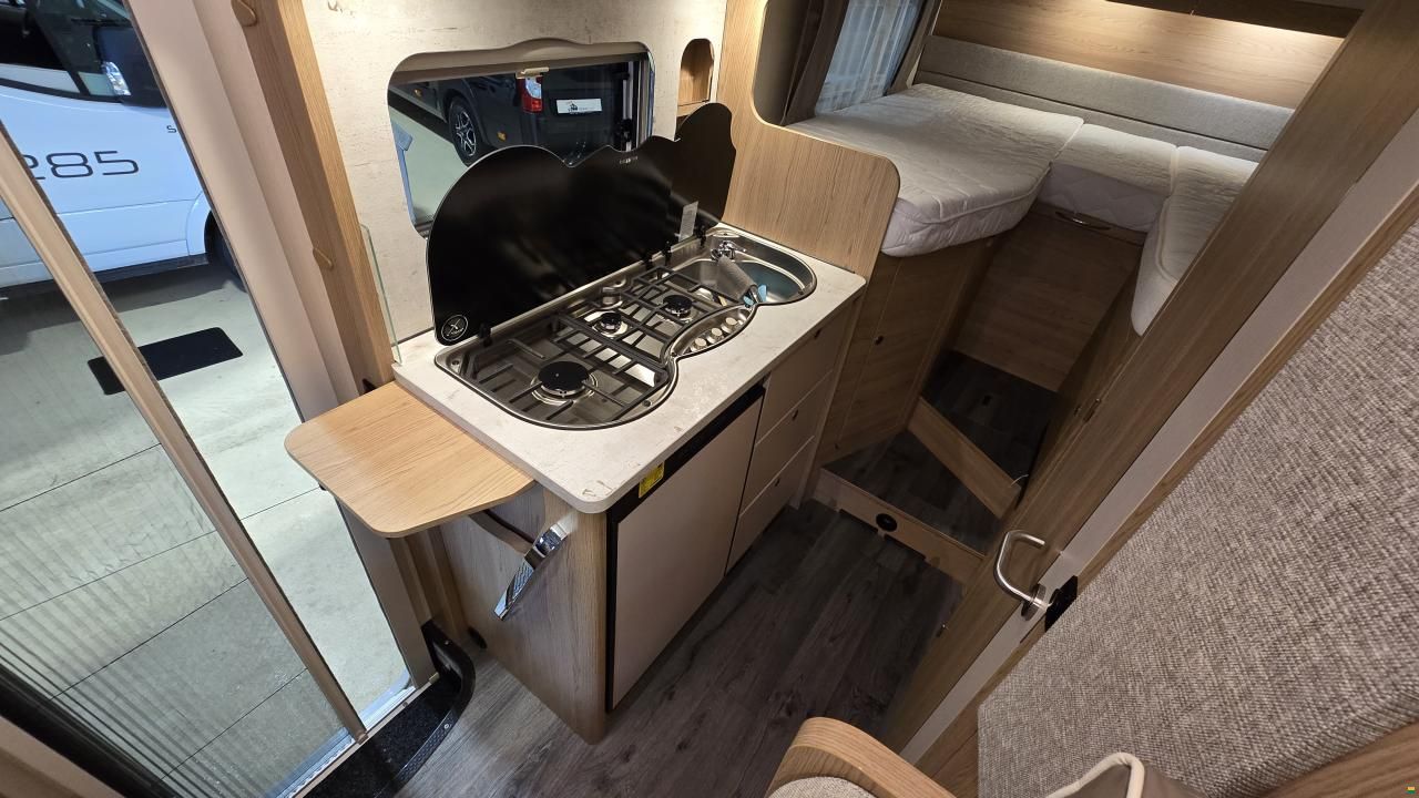 LMC Breezer V 646