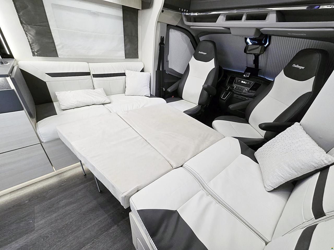 Challenger 367 GA PREMIUM 2.0 TDCI AUTOMAT