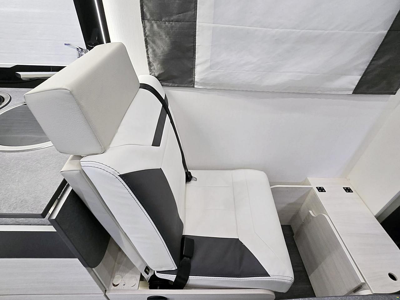 Challenger 367 GA PREMIUM 2.0 TDCI AUTOMAT