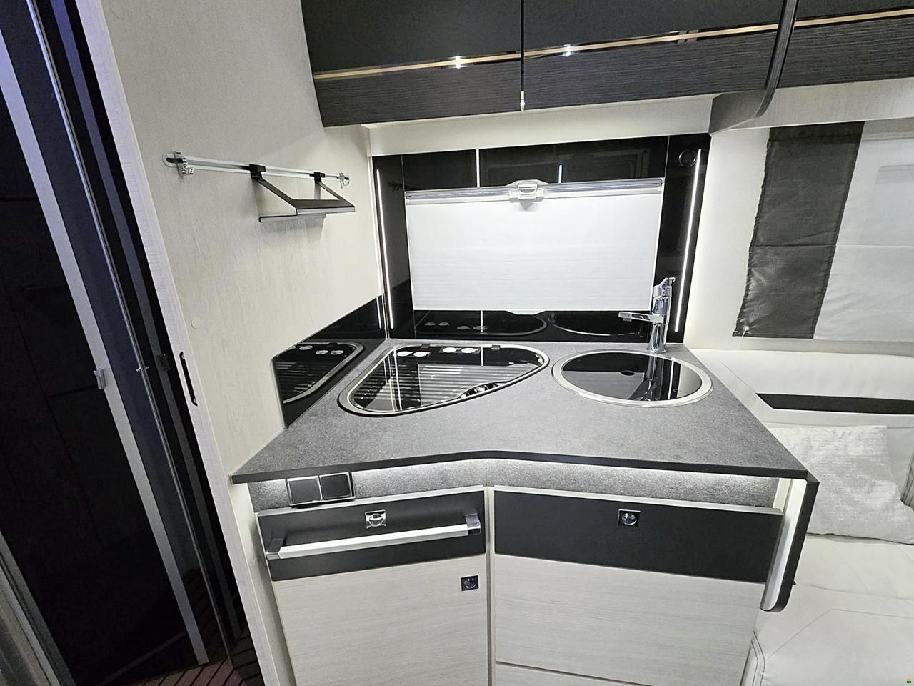 Challenger 367 GA PREMIUM 2.0 TDCI AUTOMAT