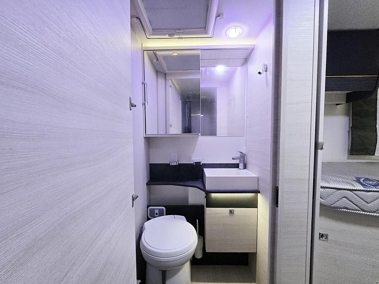 Challenger 367 GA PREMIUM 2.0 TDCI AUTOMAT