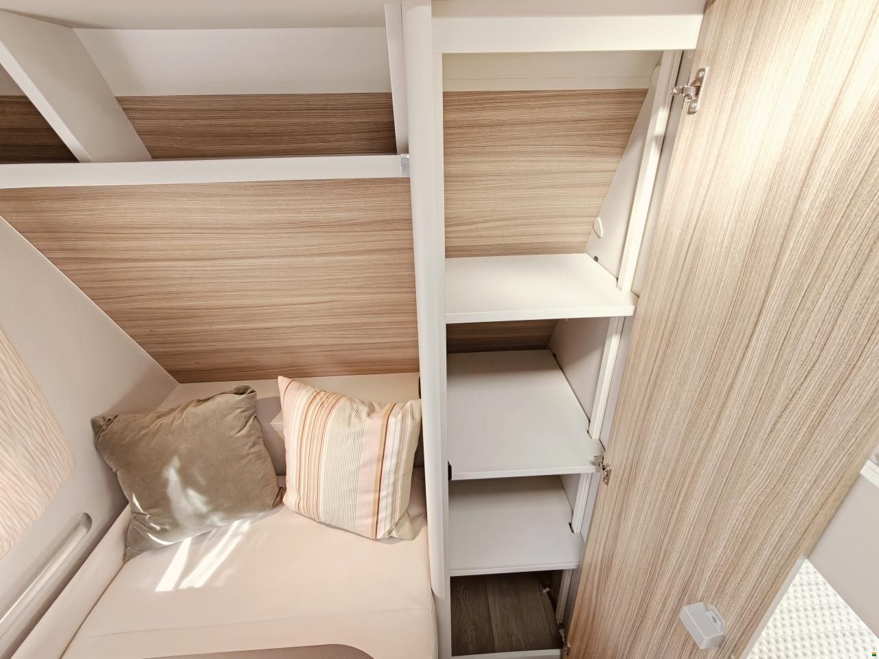 B&uuml;rstner Averso Plus 510 TK -Hubbett -Stockbett