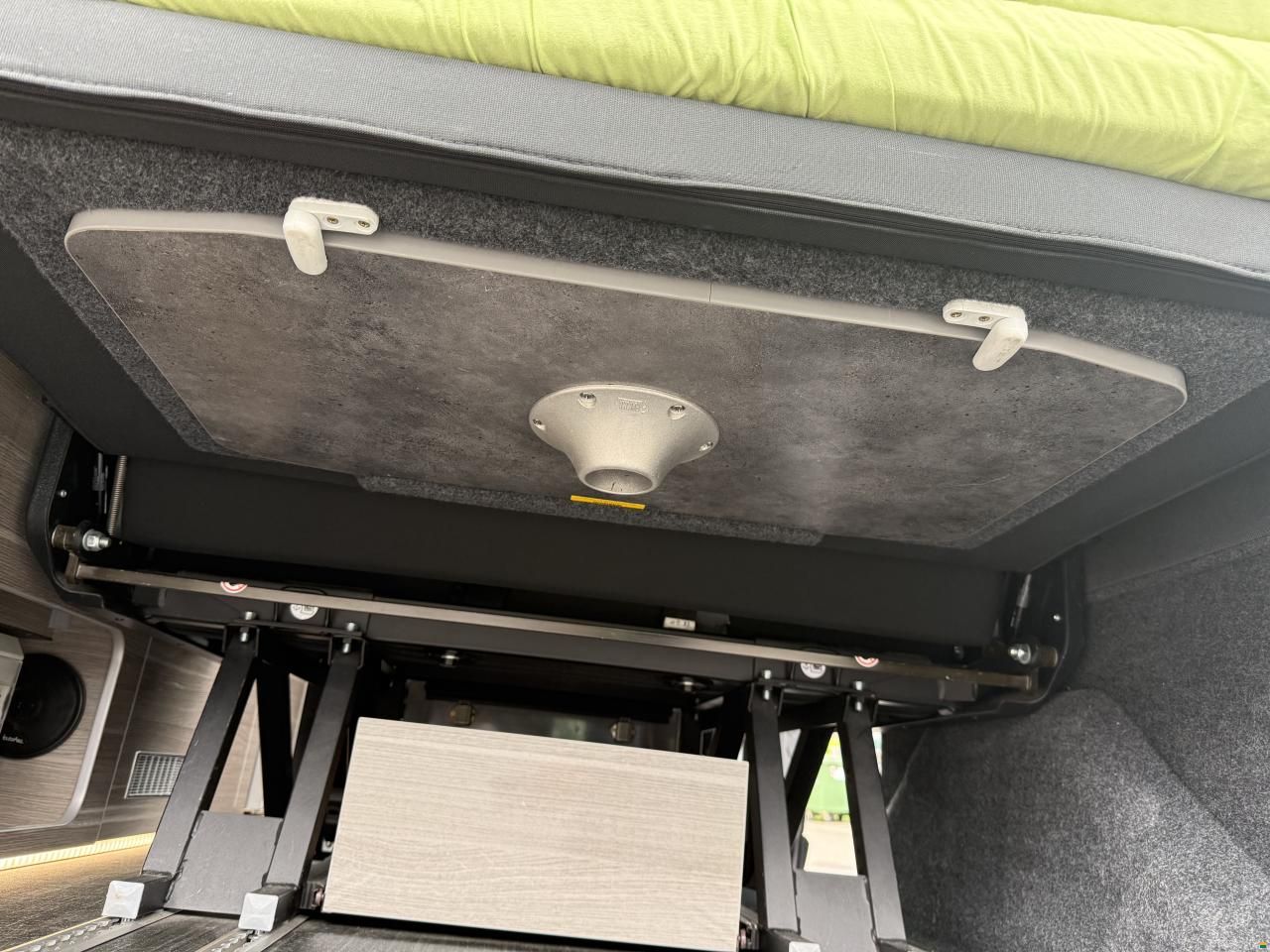 Ford Transit Costum Wellhouse