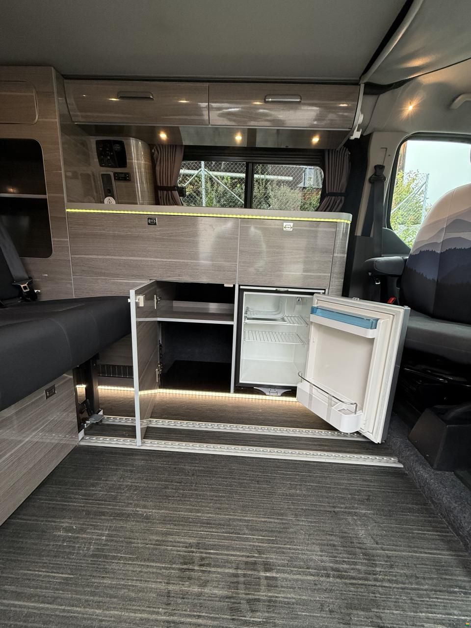 Ford Transit Costum Wellhouse