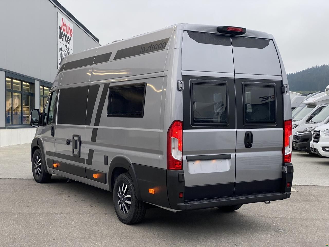 La Strada Avanti R
