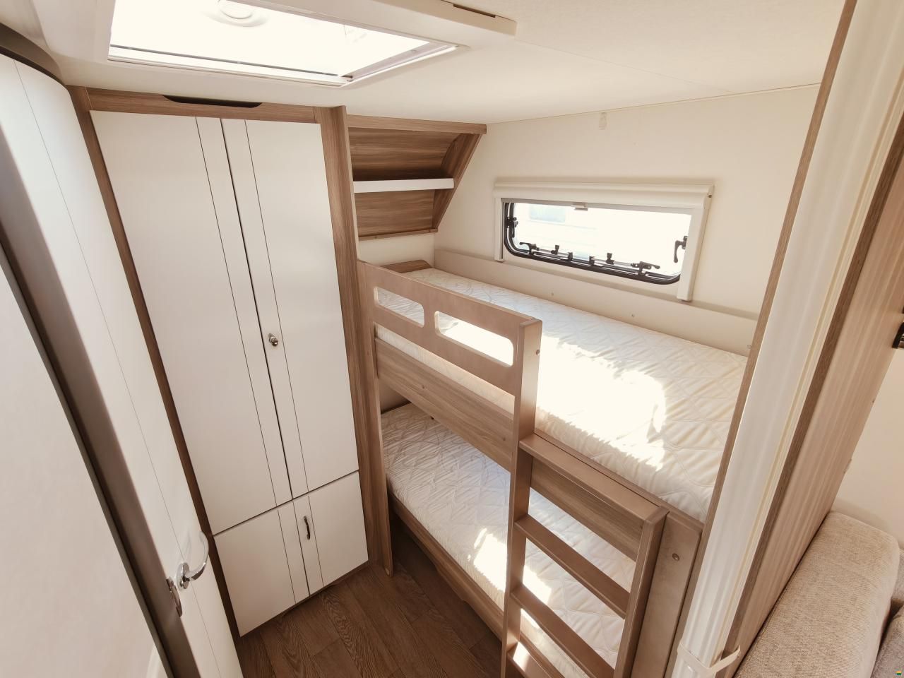 Hobby Excellent Edition 545 KMF - Stockbett
