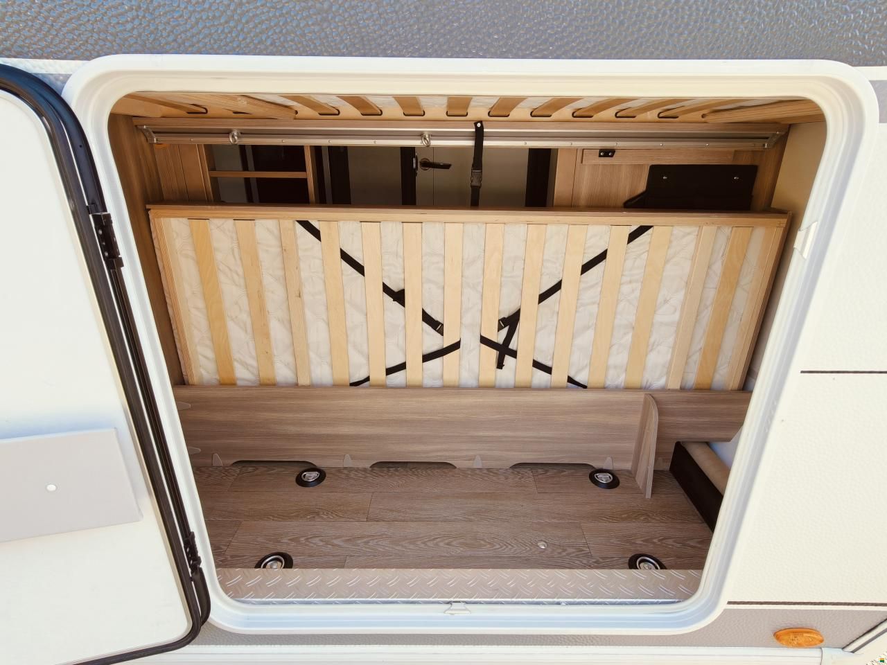 Hobby Excellent Edition 545 KMF - Stockbett