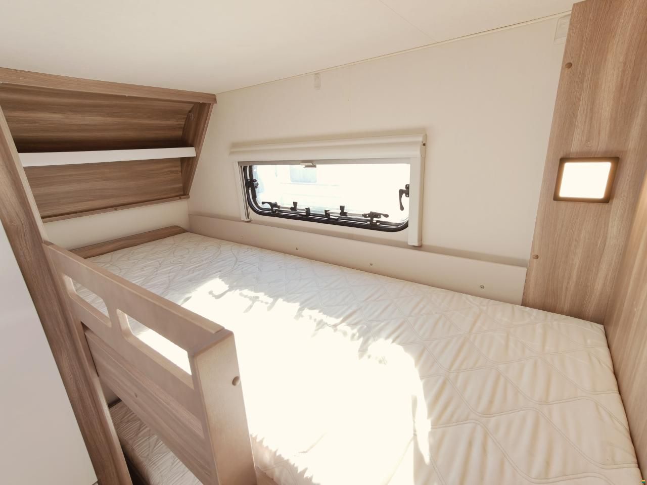 Hobby Excellent Edition 545 KMF - Stockbett
