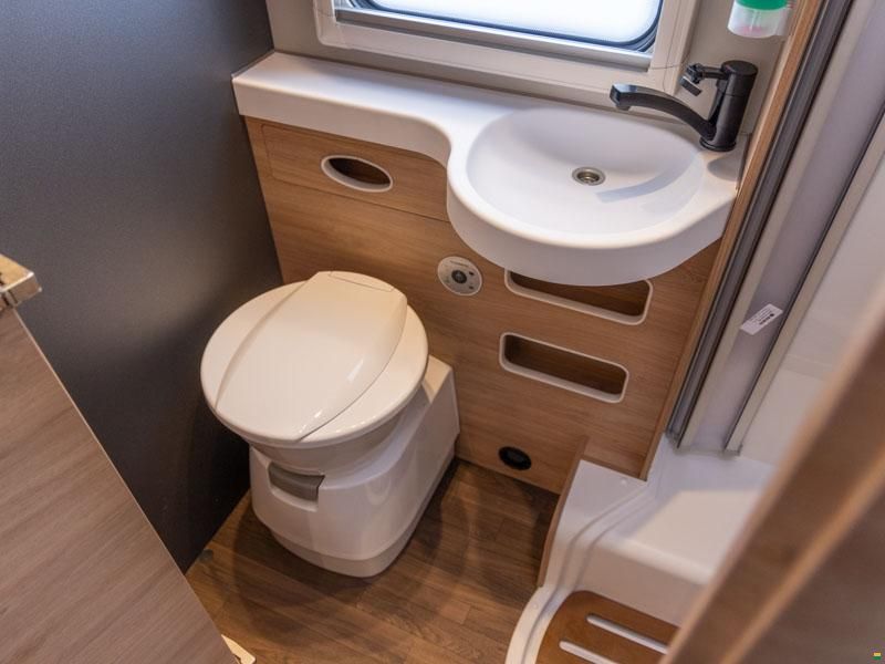 Knaus Live Wave 700 MEG Platinum Selection