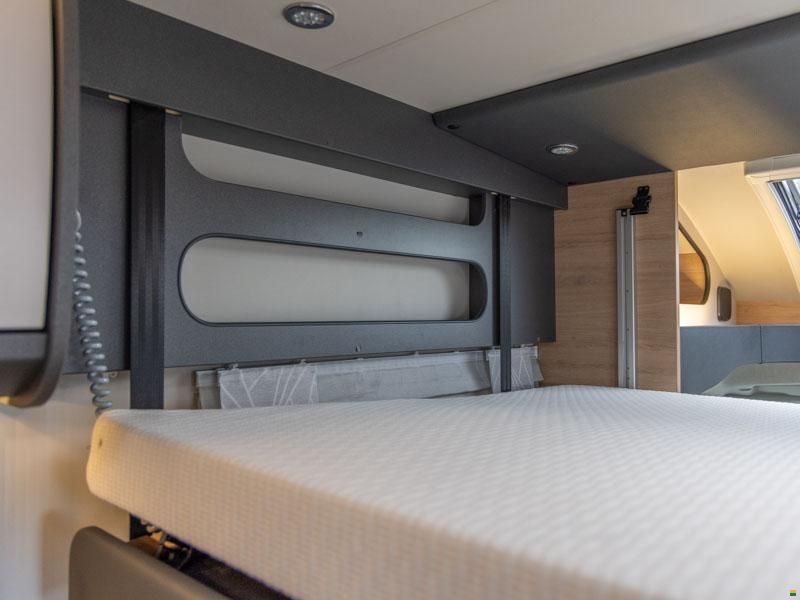 Knaus Live Wave 700 MEG Platinum Selection