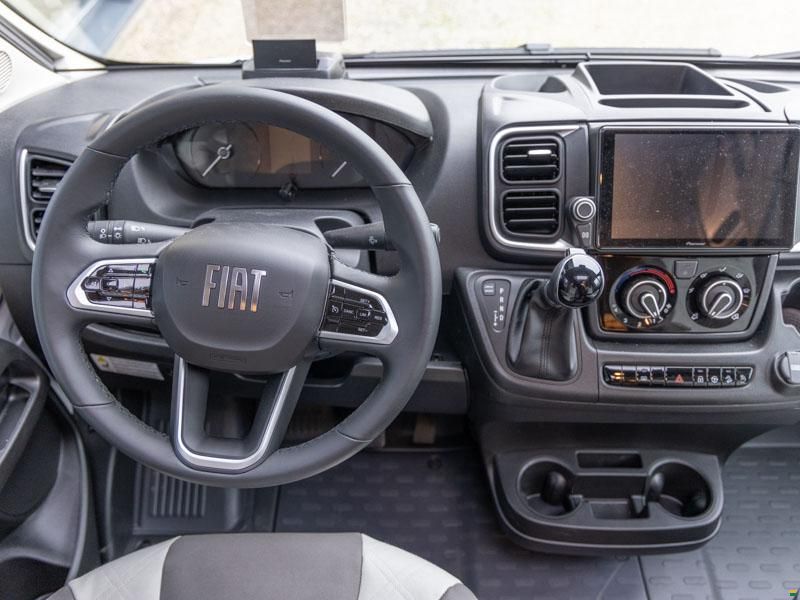 Knaus Live TI 650 MEG Platinum Selection
