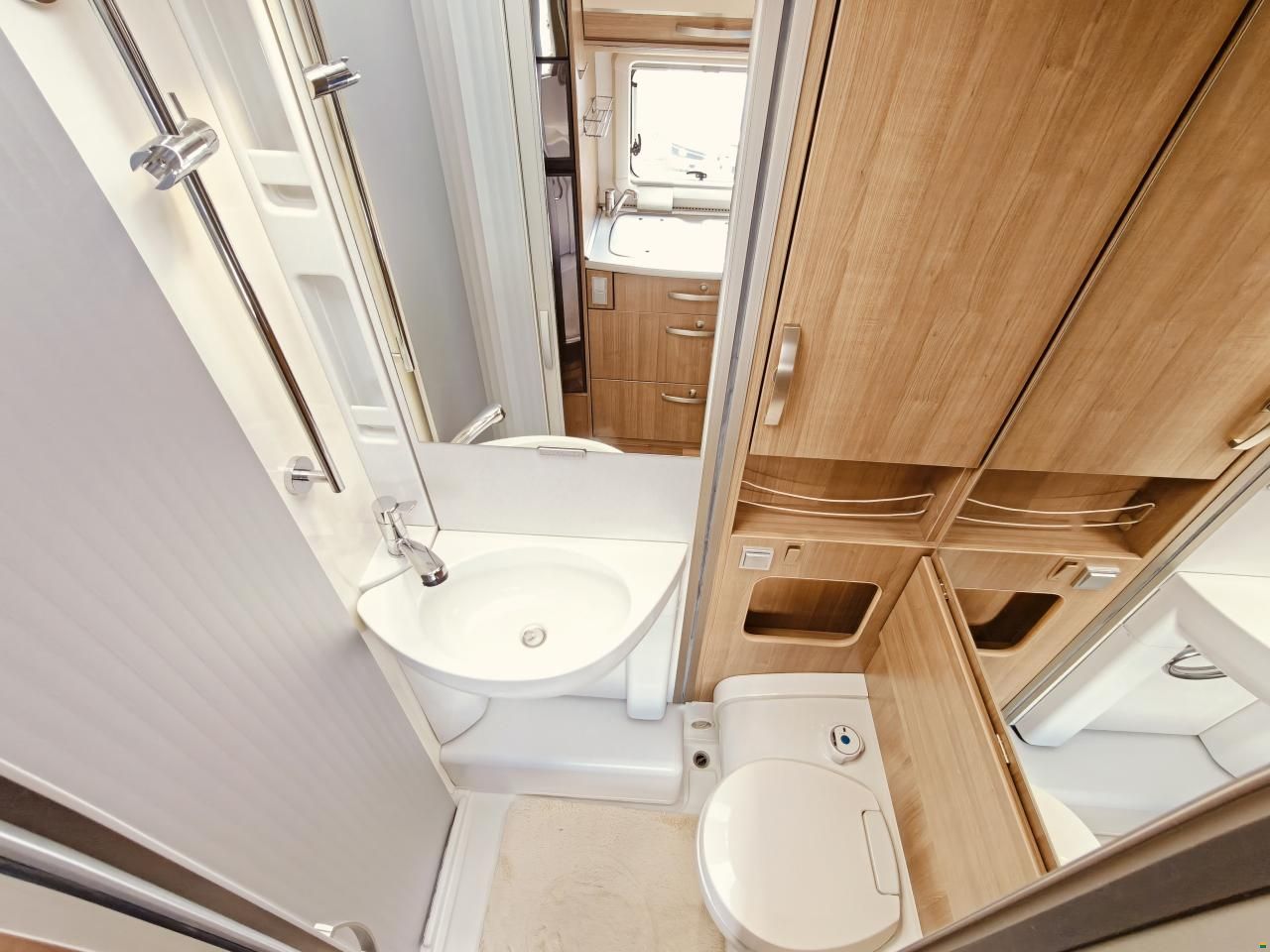 Hymer Exsis-i 674 Automat - Längsbett