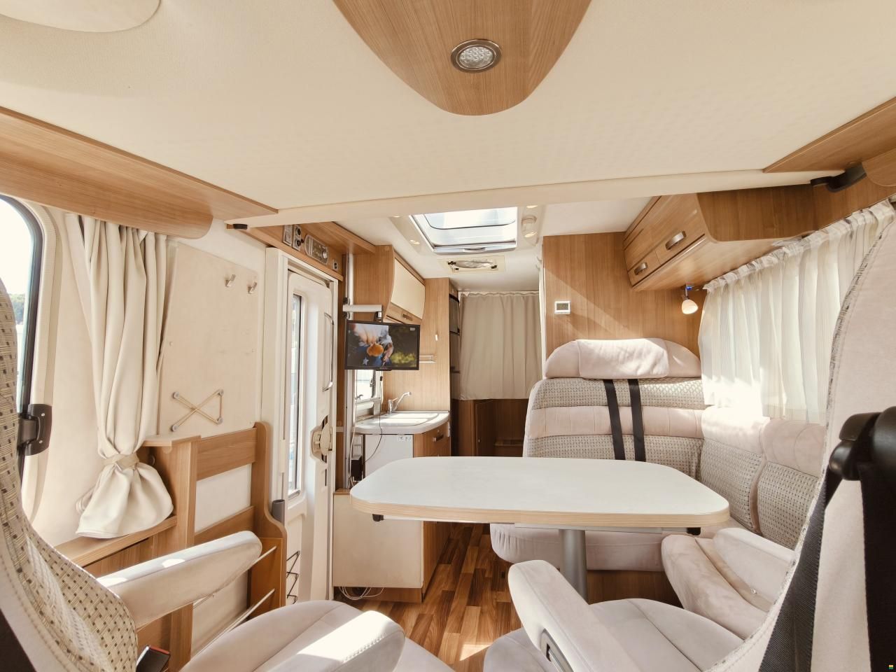 Hymer Exsis-i 674 Automat - Längsbett