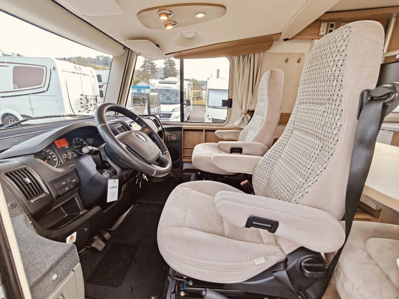 Hymer Exsis-i 674 Automat - Längsbett