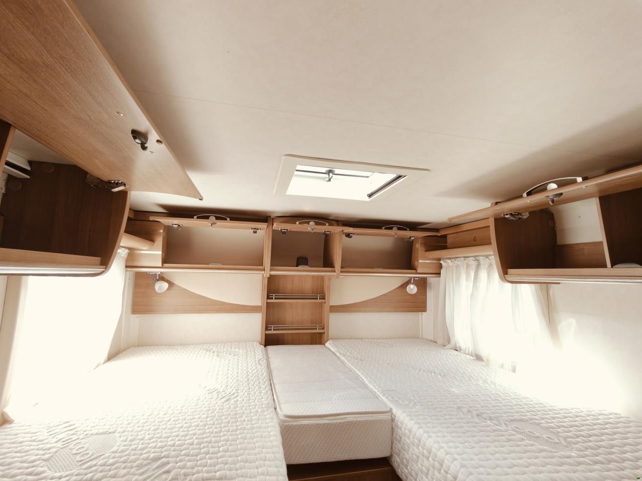 Hymer Exsis-i 674 Automat - Längsbett