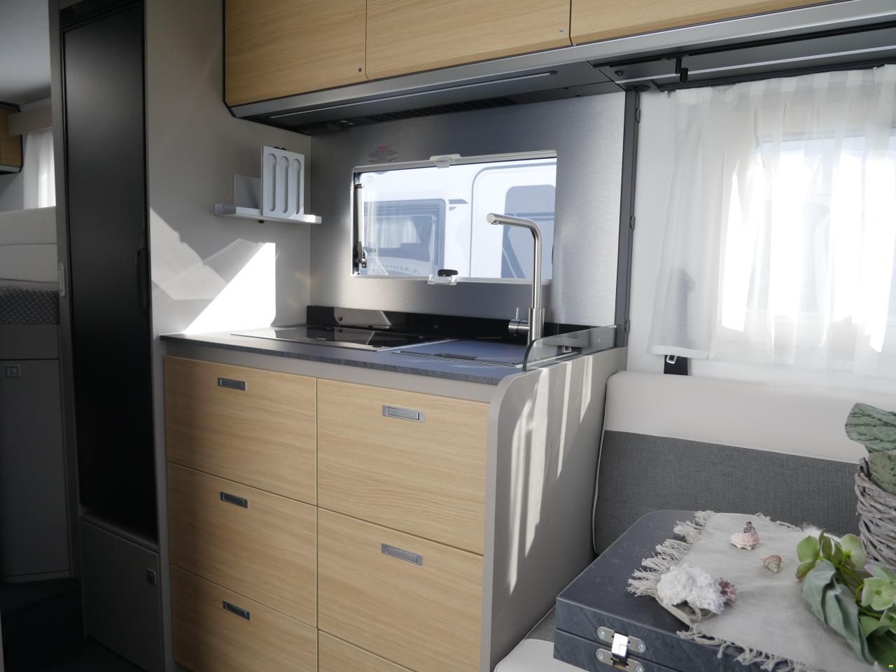 Adria Compact Select DL 'Swiss Edition'