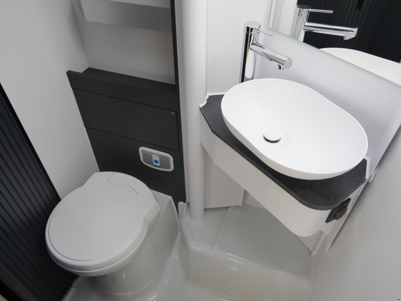Adria Compact Select DL 'Swiss Edition'