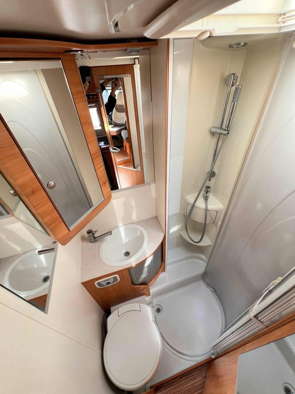 Adria Coral S 670 SL mit Einzelbett!