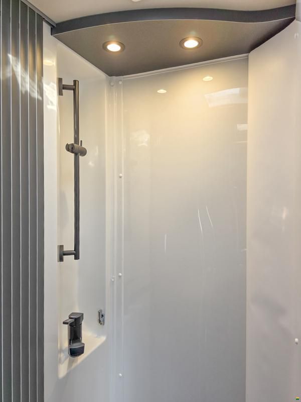 Knaus Live TI 650 MEG Platinum Selection