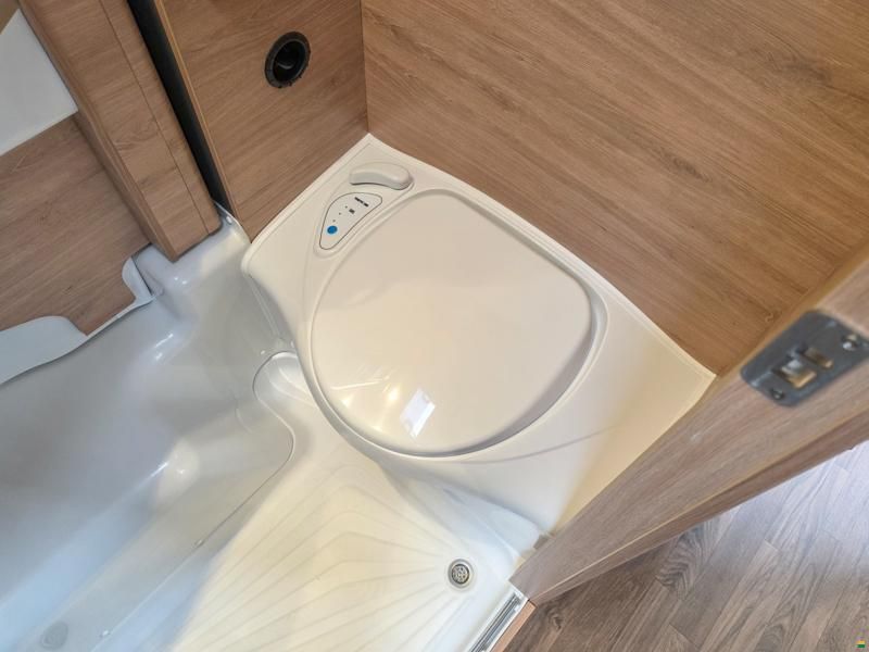 Knaus Live Wave 650 MEG Platinum Selection