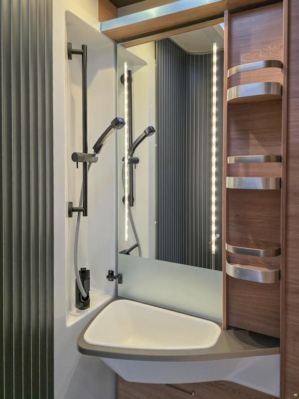 Knaus Live Wave 650 MEG Platinum Selection
