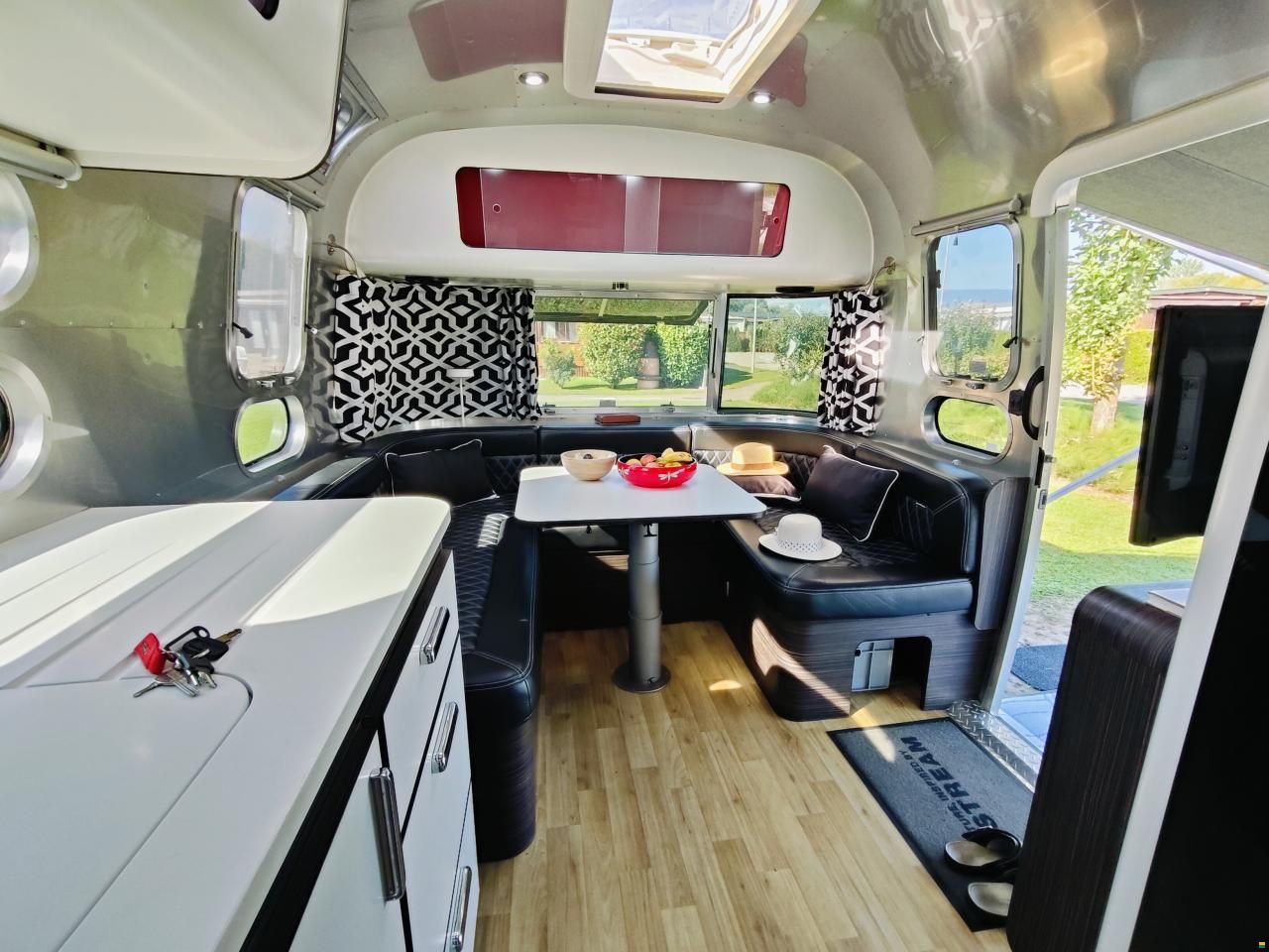 Airstream 684 international