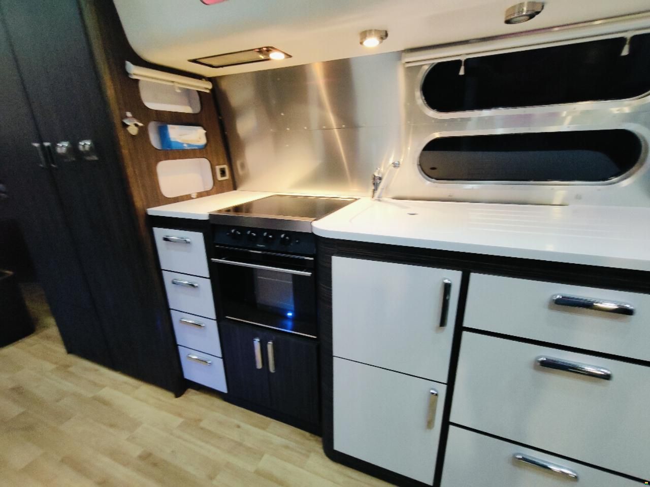 Airstream 684 international