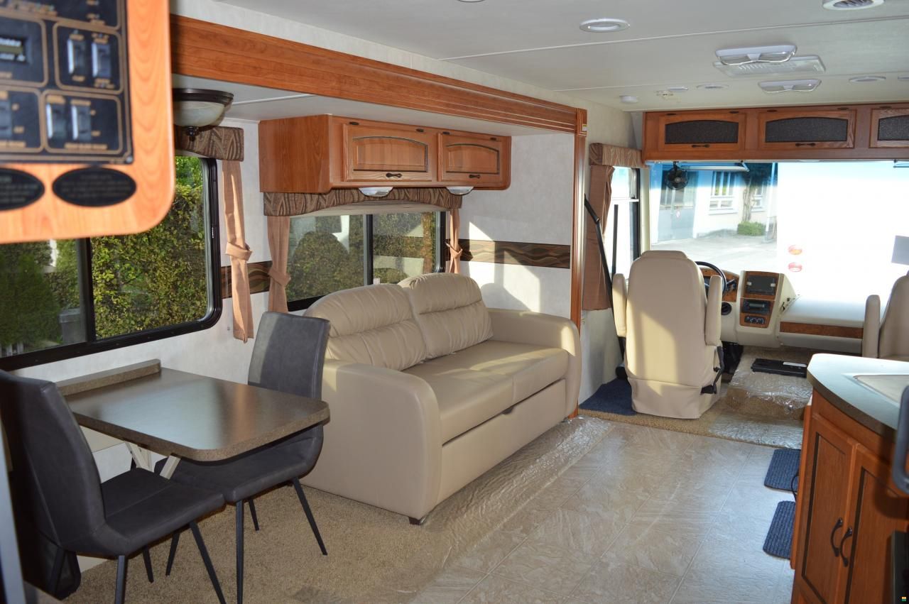 Coachmen Mirada 34BH - Wohnmobil / Motorcaravan