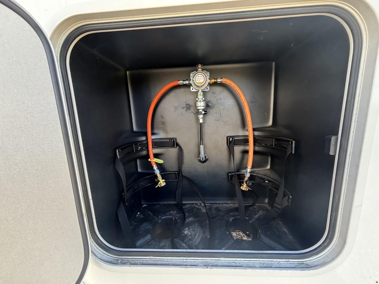 Eura Mobil IL 690 HB